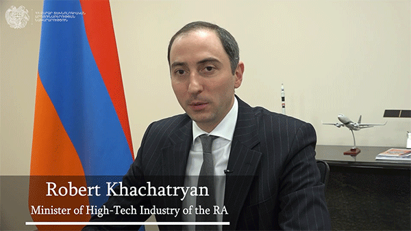 亚美尼亚高科技和工业部长罗伯特·哈恰图良在第七届世界物联网大会发表致辞